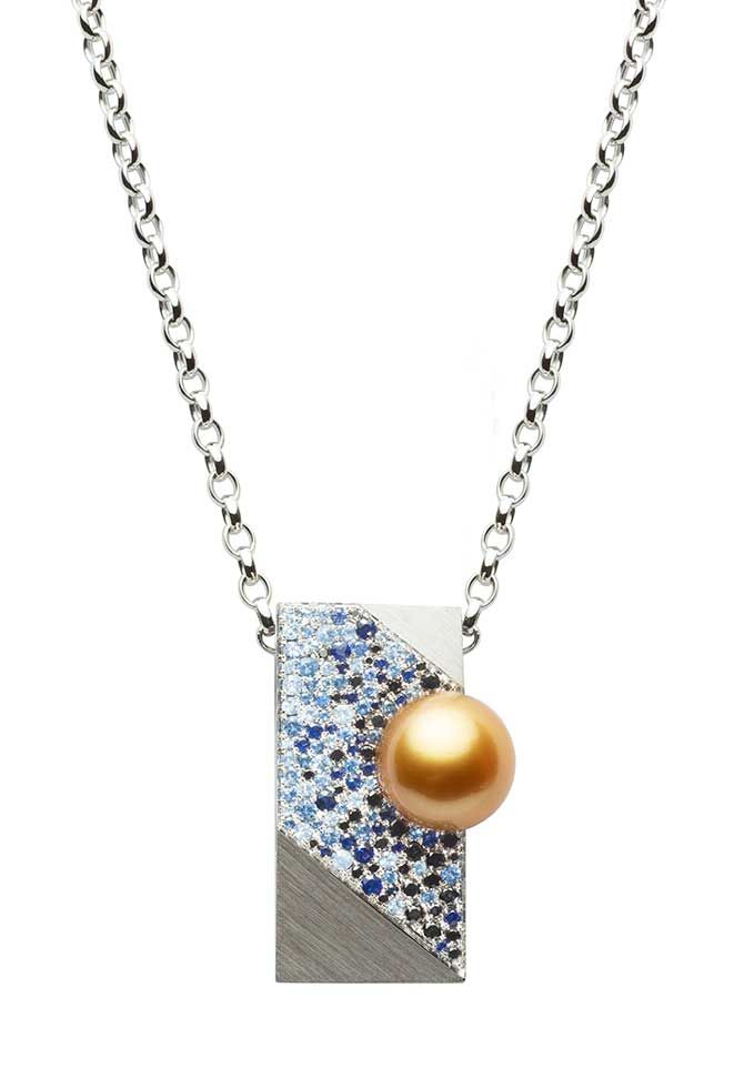 Les Amulettes pendant (Photo by Jewelmer)