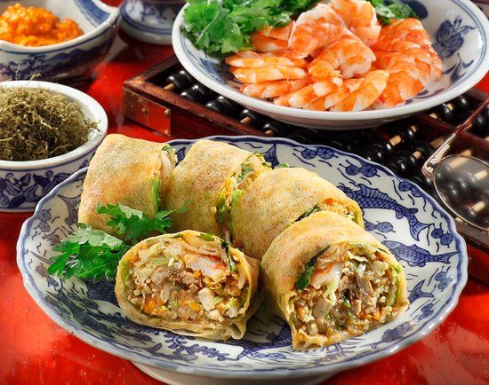Popiah, Spring Court's signature dish and a representation of Singapore-Chinese cuisine.