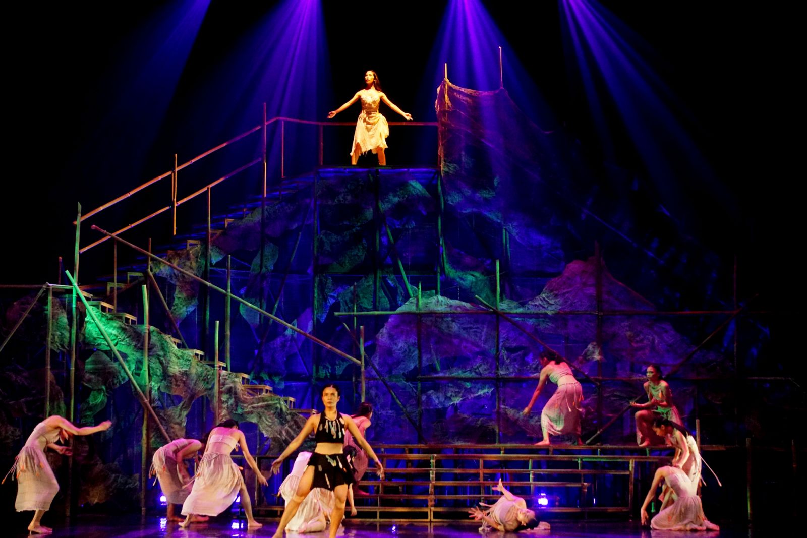 Sarah Alejandro as Encantada and Carissa Adea as the Babaylan (Photo: Teddy Pelaez)