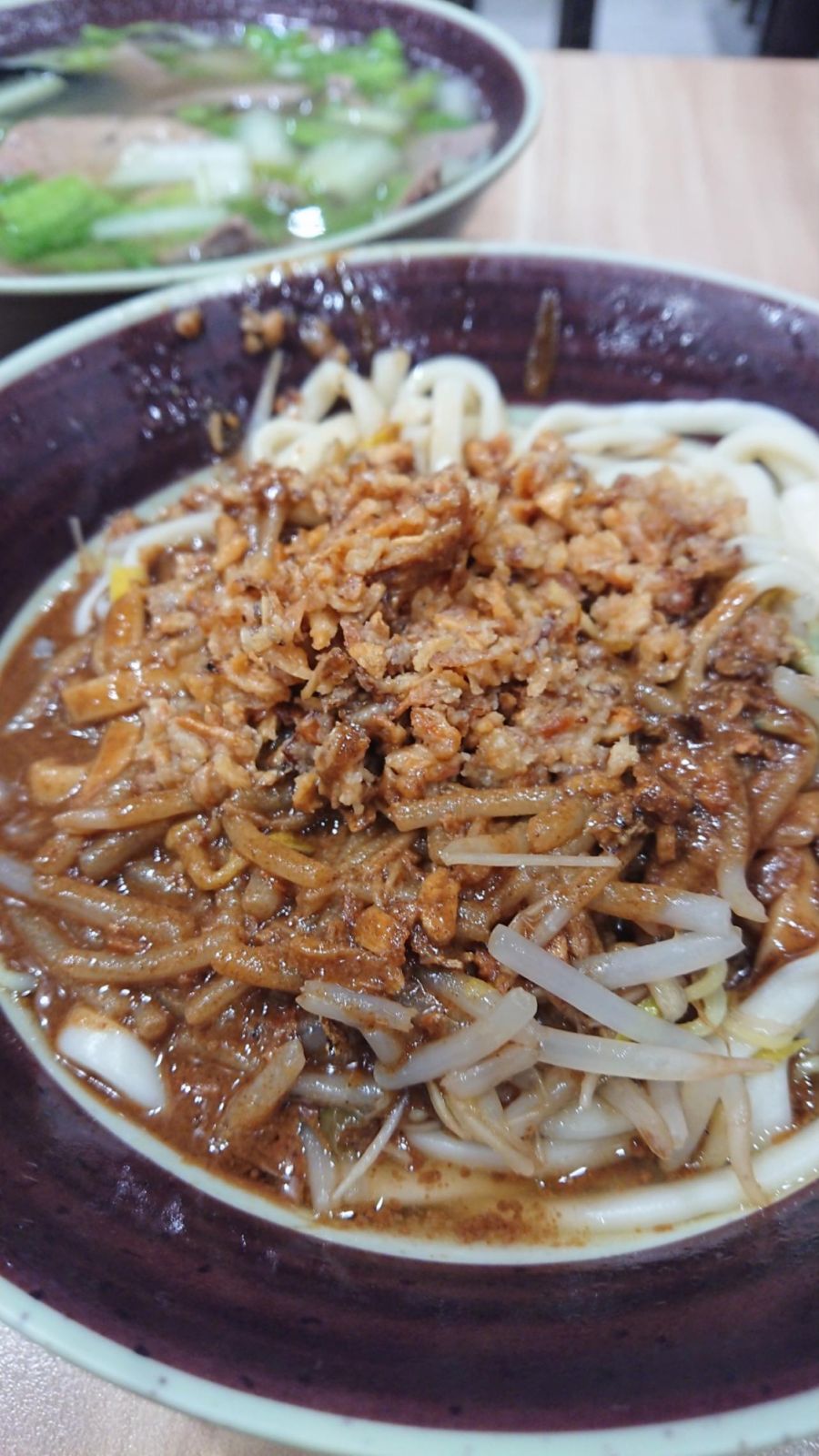 陳鐵心的招牌拌麵和豬肝與肉湯