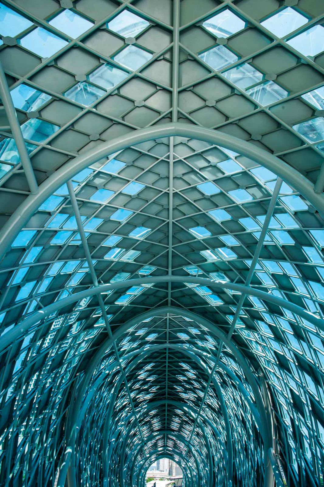 Pintasan Saloma is a pedestrian bridge that connects KLCC to Kampung Baru