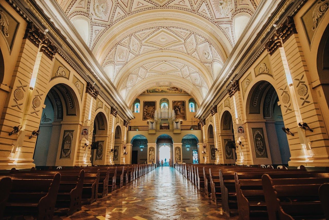 Inside the Basilica of St. Martin de Tours (Photo: Taal.gov.ph)