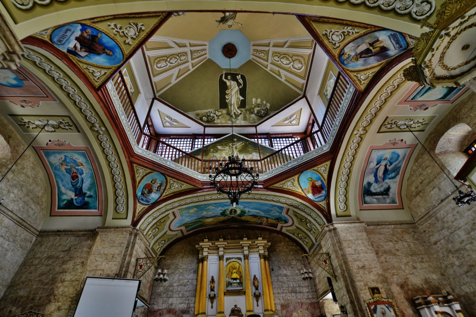 The ceiling of Archdiocesan Shrine of Our Lady of Caysasay (Photo: boyplakwatsa)