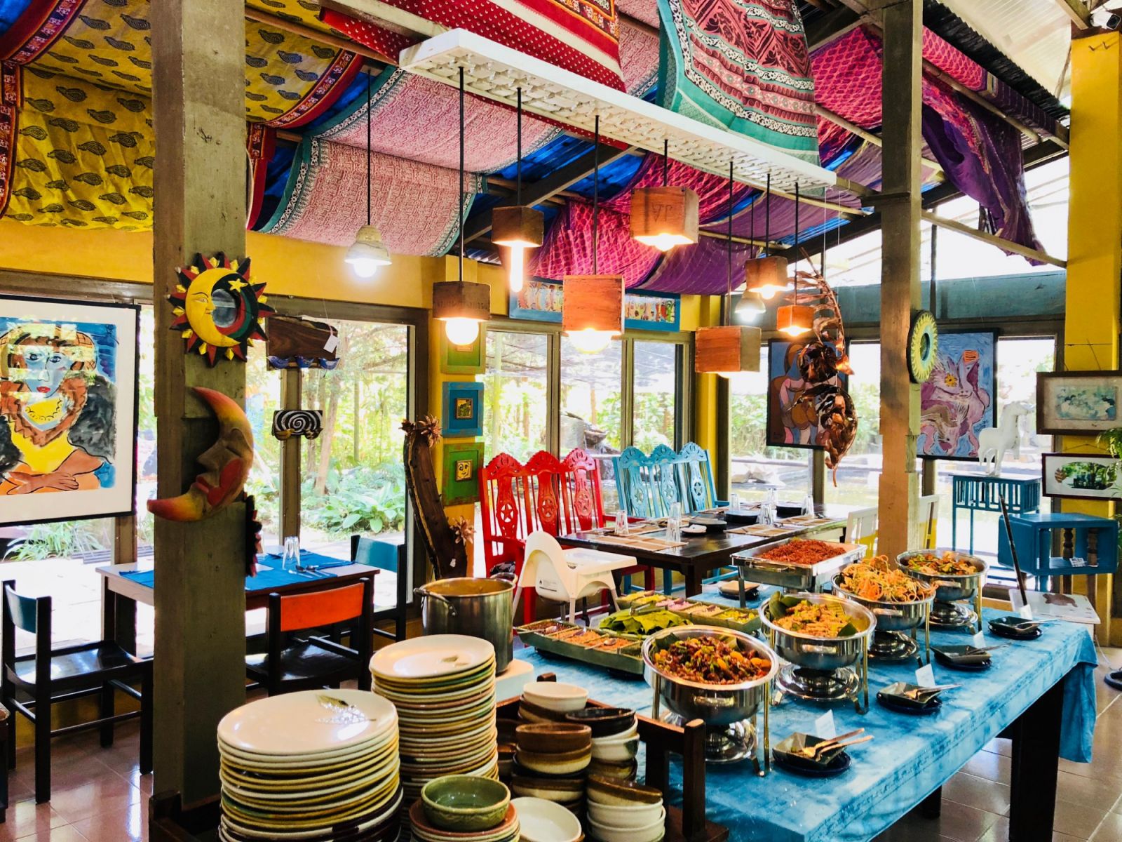 Inside Crescent Moon Cafe (Photo: Jaypee Maristaza)