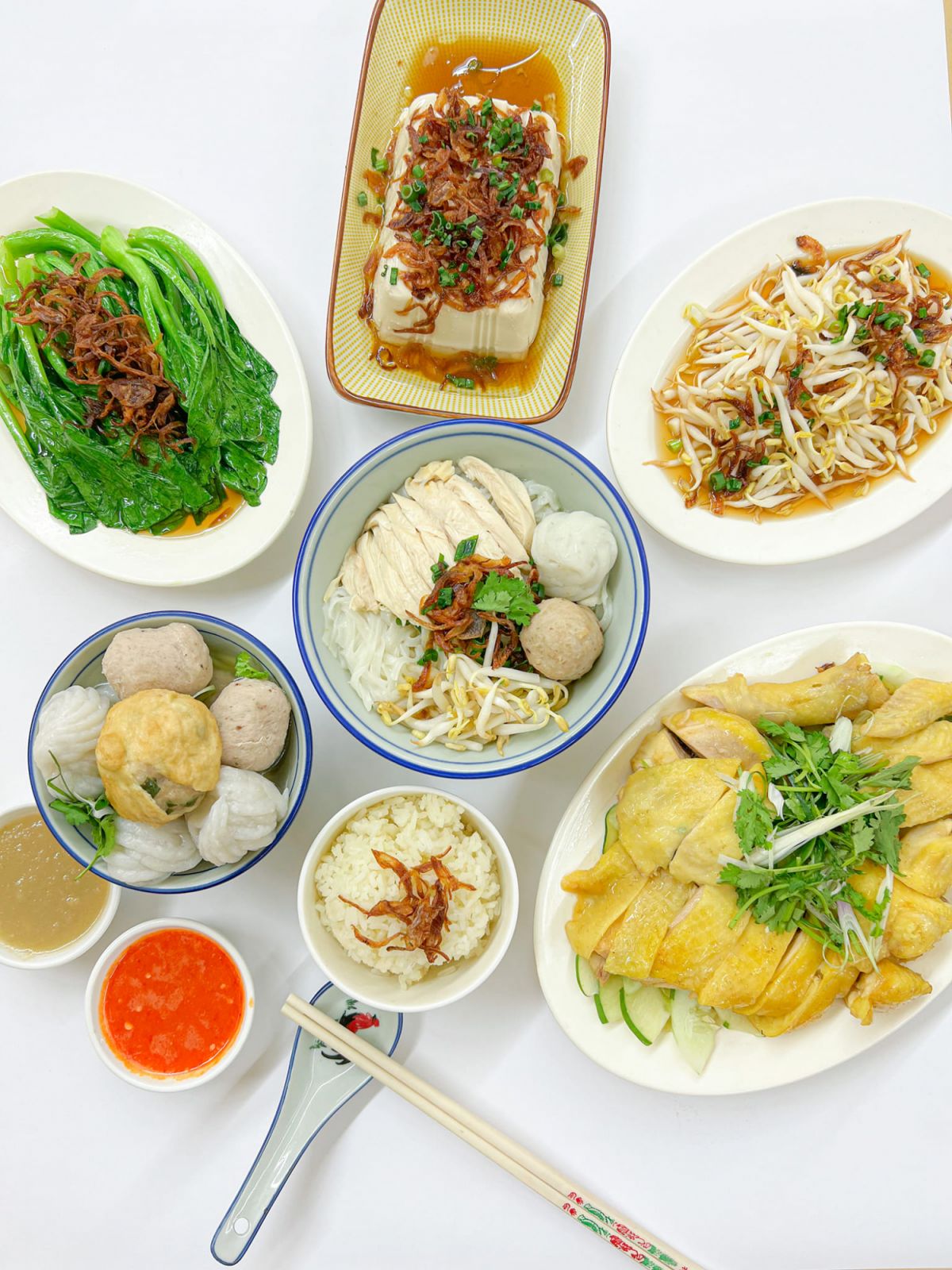 Restoran San Hong Hong is known for its Ipoh chicken rice (Photo: Facebook/鸿鸿怡保芽菜鸡)