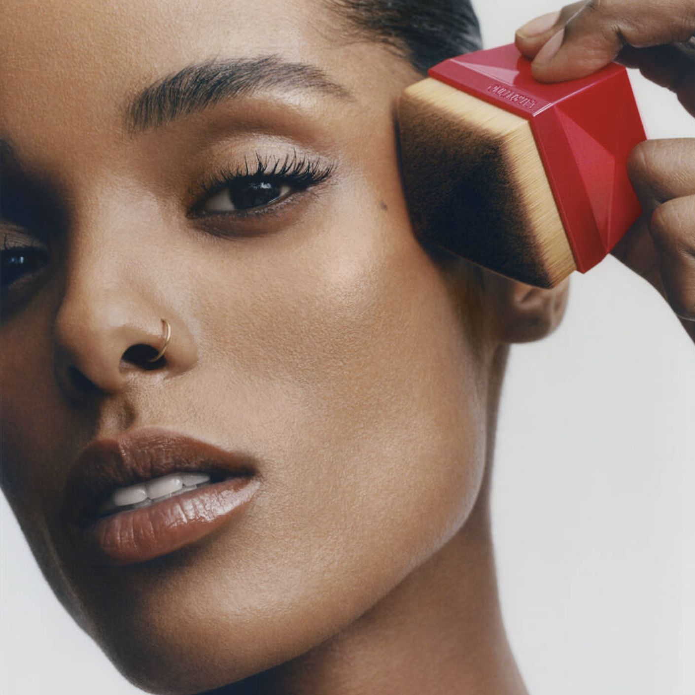 Valentino粉底刷形狀很特別。Photo:valentino-beauty.us
