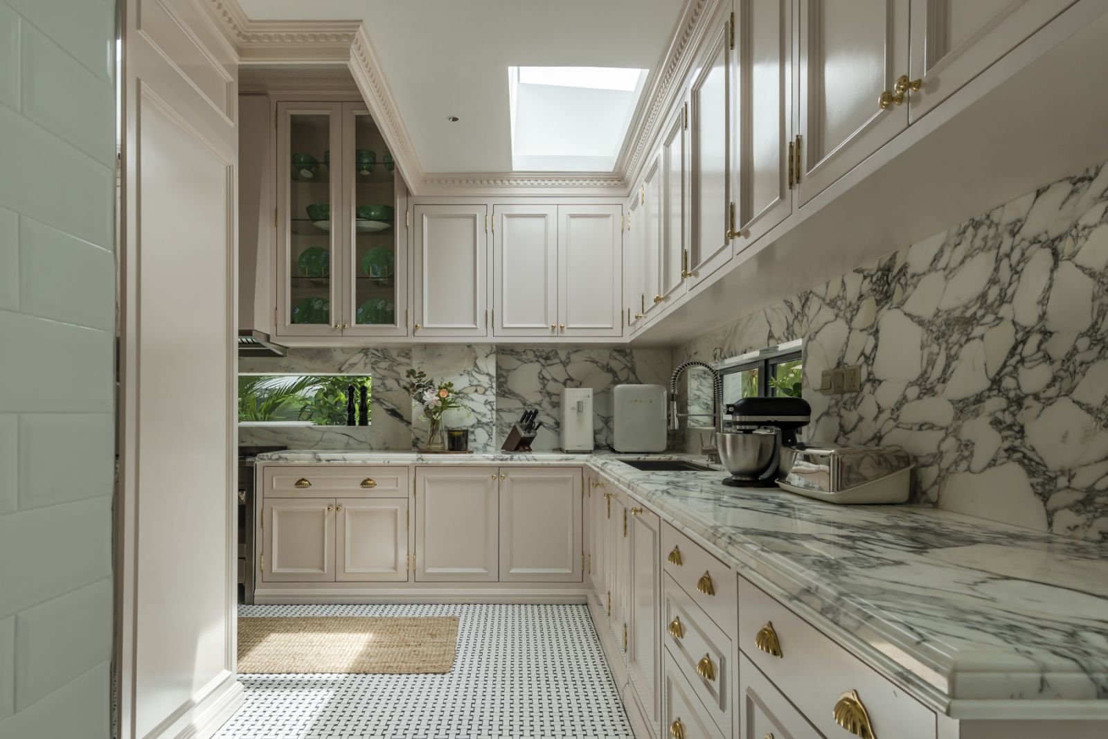 The  dry kitchen with its blush coloured cabinets