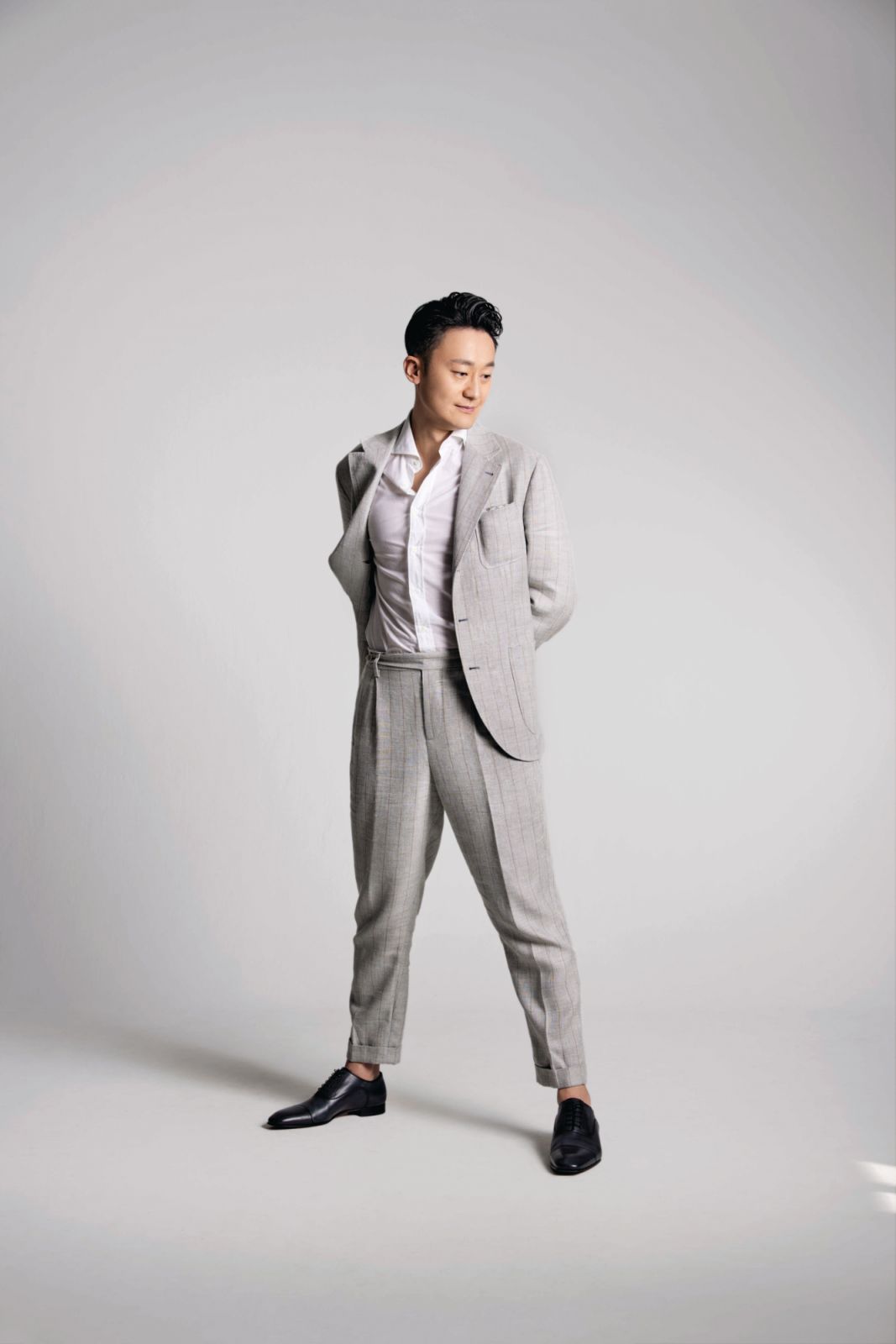 Brunello Cucinelli suit; Tang’s own shoes (Photo: Tatler Hong Kong / Affa Chan)