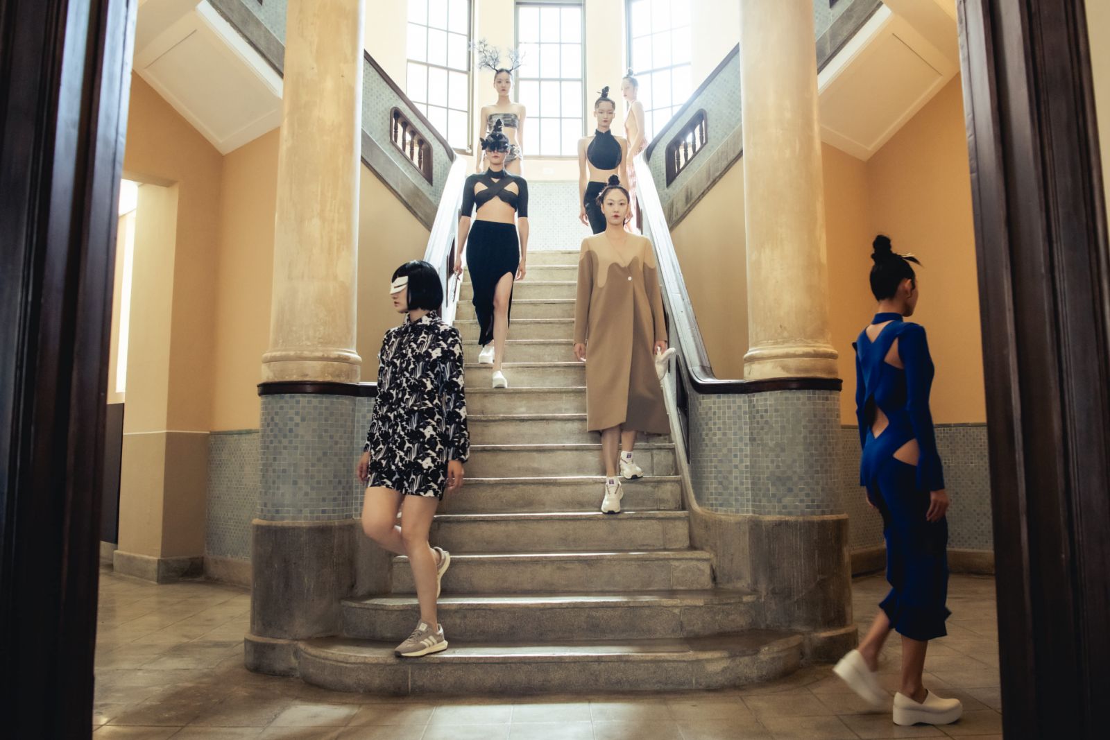 APUJAN23春夏系列奇幻旅館