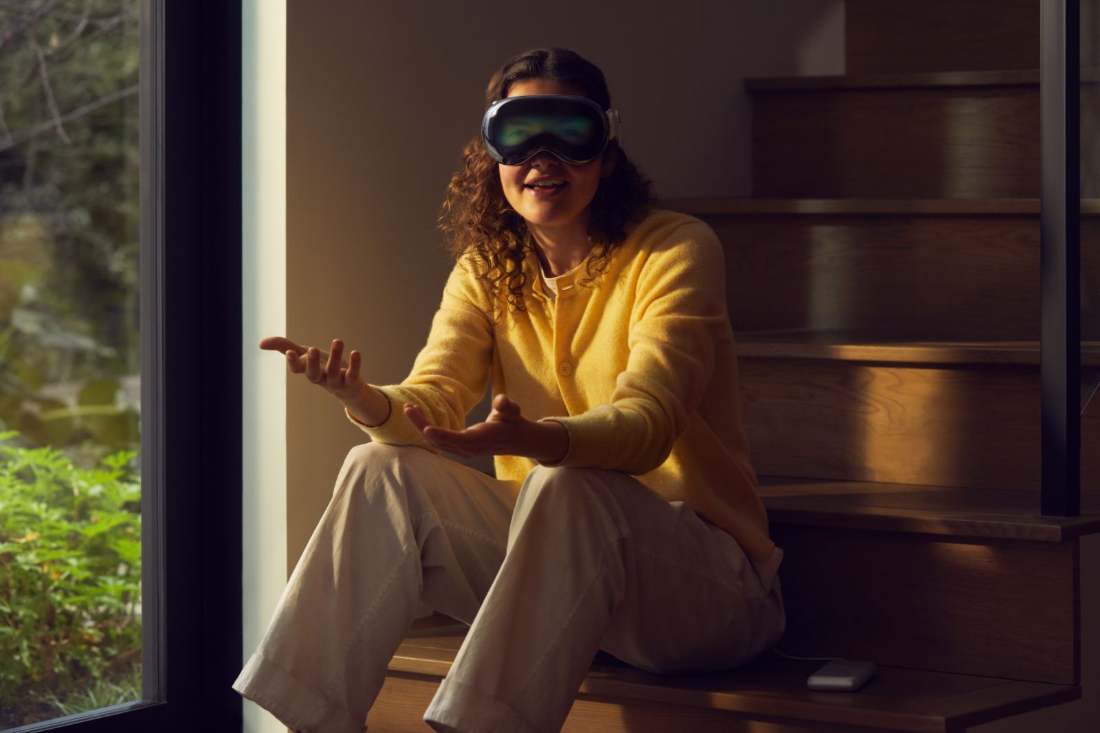 Apple Vision Pro 的超凡創新釋放工作與家庭新體驗。