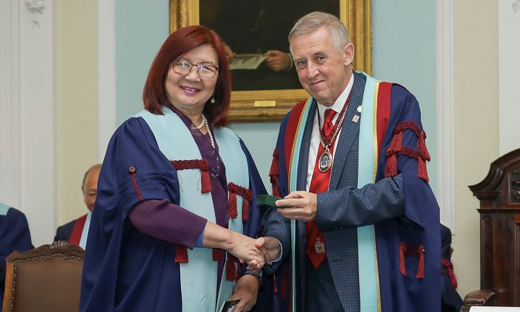 Prof Toh Chooi Gait receiving the International Medal 2022, by the Royal College of Surgeons of Edinburgh from Prof Phil Taylor, Dean, Royal College of Surgeons Edinburgh, Faculty of Dental Surgery