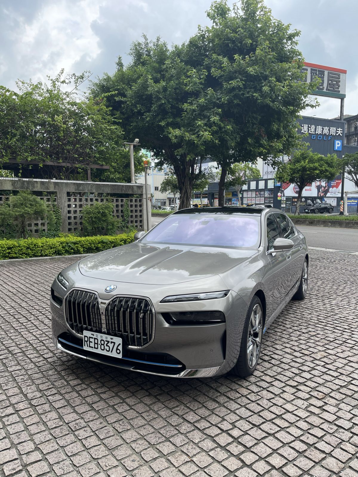 BMW i7 xDrive60 已正式在台上市。售價分別為 BMW i7 xDrive60 Luxury 655萬元/BMW i7 xDrive60 Excellence 698萬元。(Photo: Tatler Taiwan)