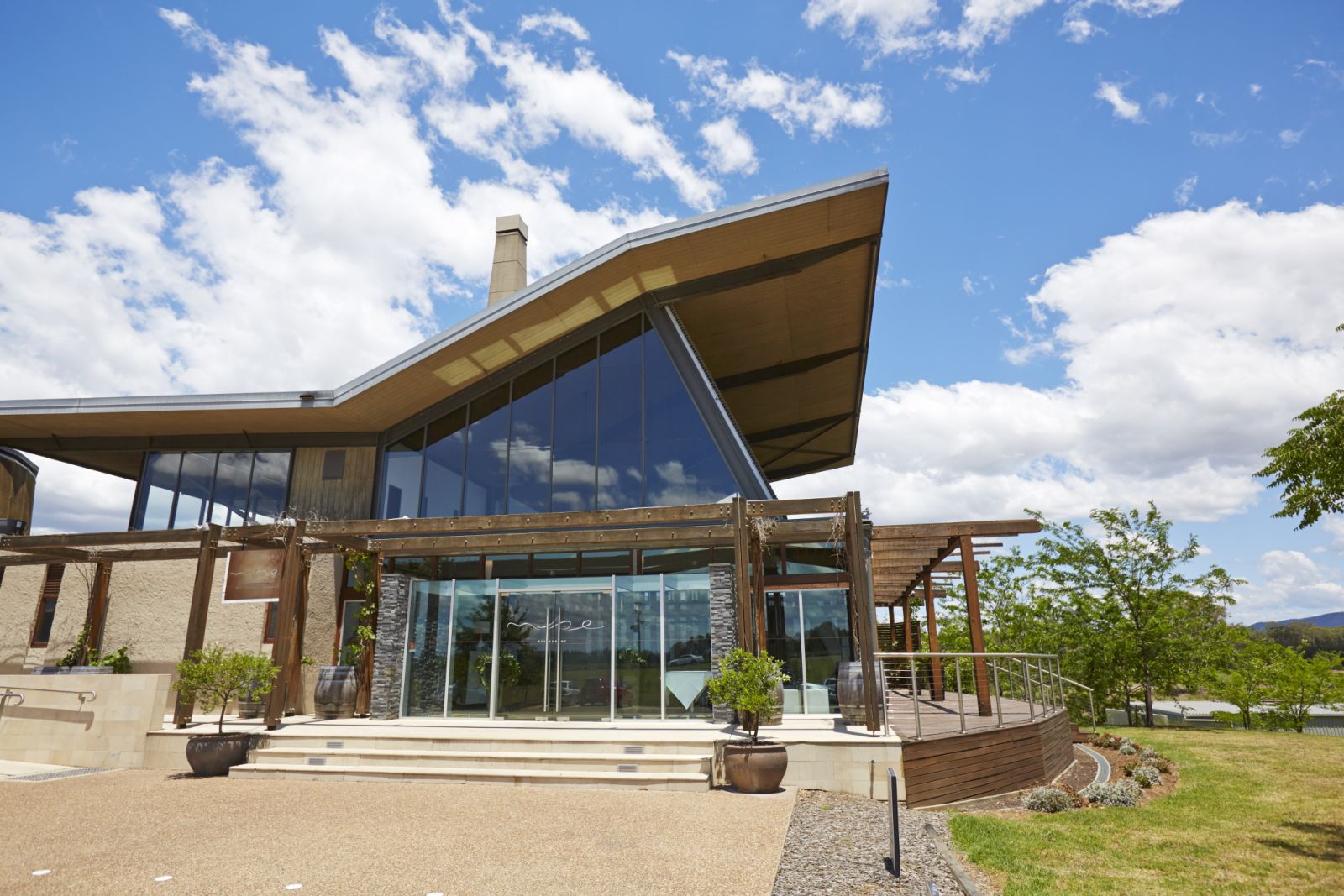 Exterior of Muse Restaurant & Café, Hungerford Hill Wines, Pokolbin (Photo: Destination NSW)