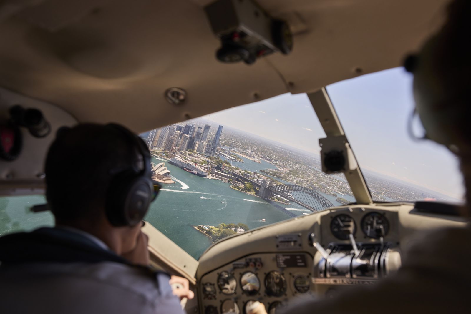 The cockpit view of a scenic Sydney Seaplanes flight from Rose Bay, Sydney (Photo: Destination NSW)