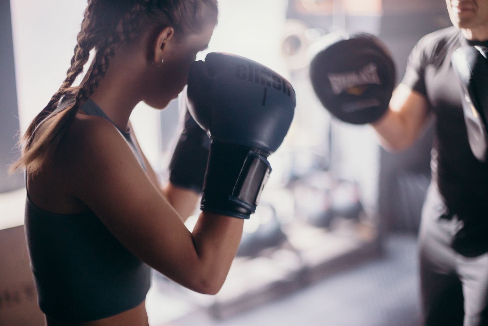 A woman boxing (Photo: Cottonbro Studio / Pexels)