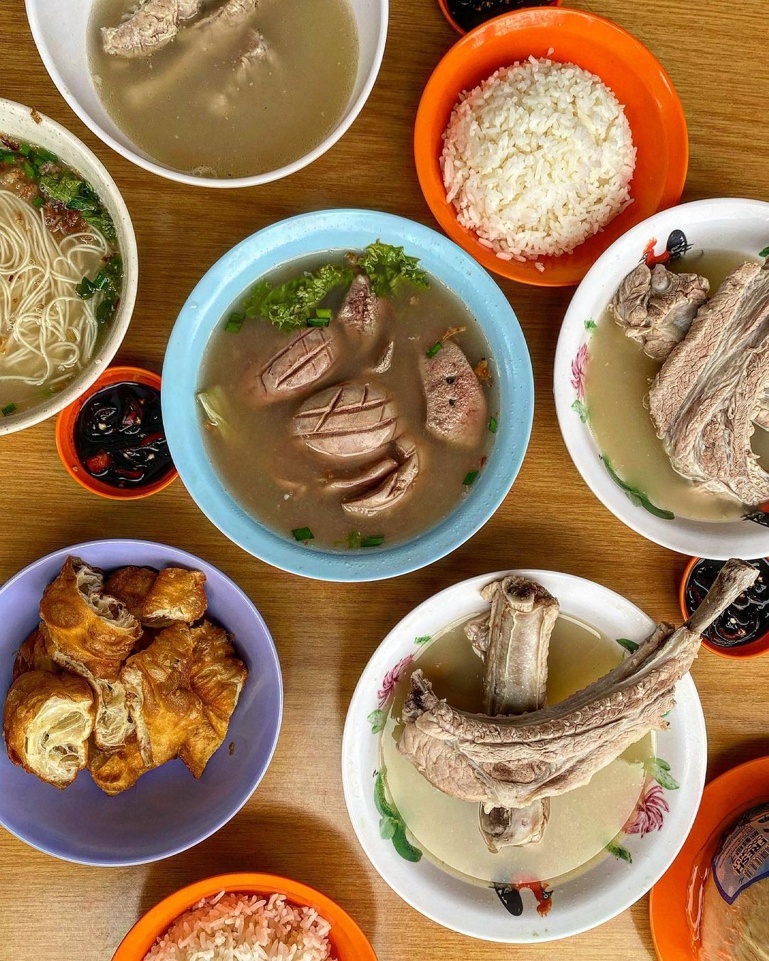 A Singaporean bak kut teh meal (Photo: Instagram / @yan_on_the_road)