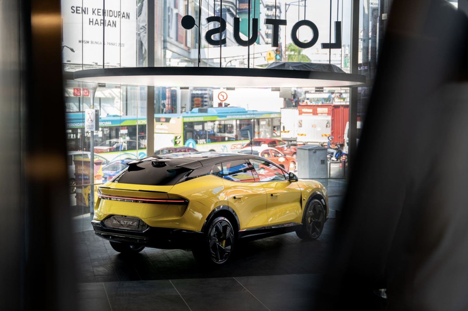 lotus eletre