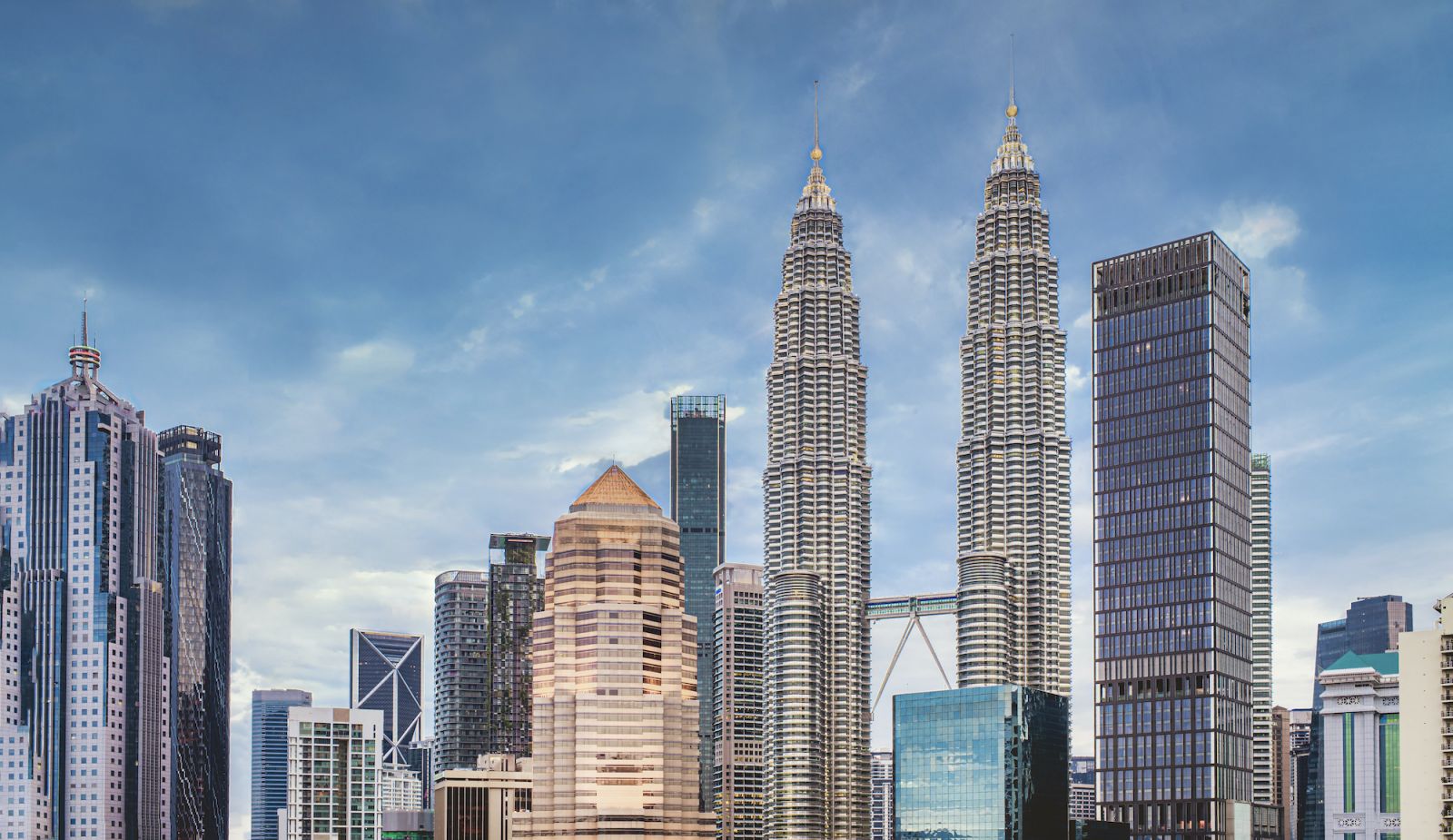 Kuala Lumpur skyline with Four Seasons Residences next to Petronas Twin Towers (Photo: iStock)