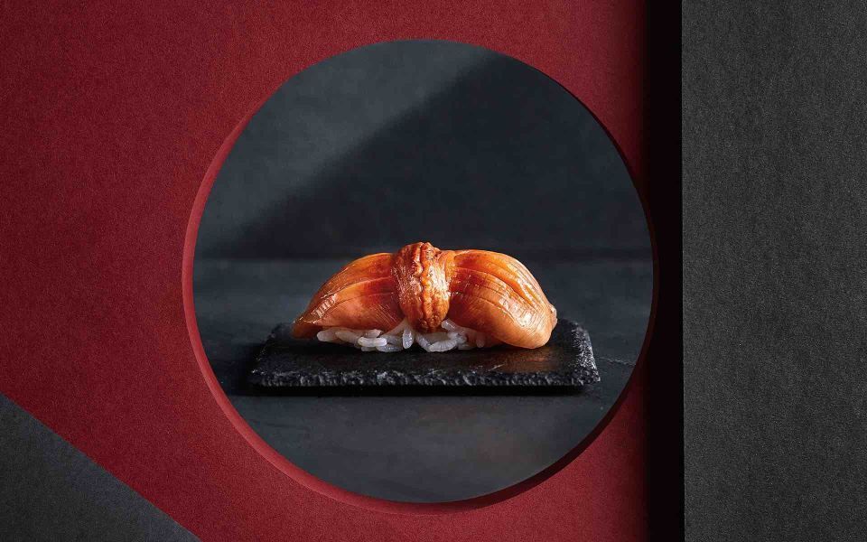Akagai nigiri (Photo: Sushi Kazu)