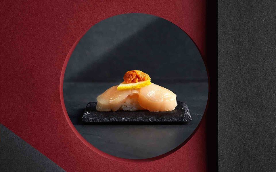Hotate nigiri (Photo: Sushi Kazu)