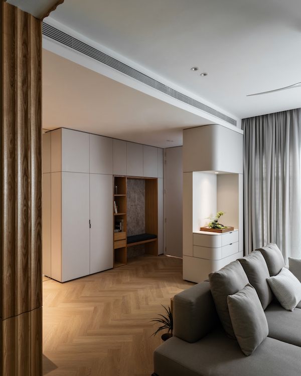 A small alcove at the entrance for putting on shoes
