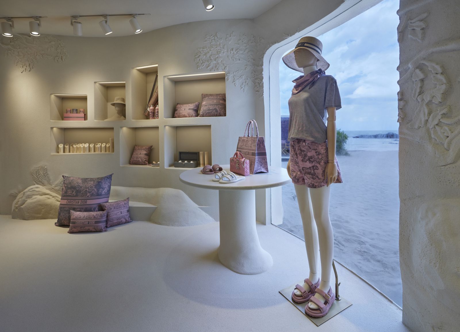 A view of the sea from the boutique