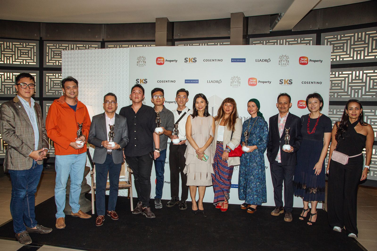 The Tatler Homes Design Awards 2023 winners posing for a photo with the Tatler Homes Malaysia team and Lladro's Aaron Goh