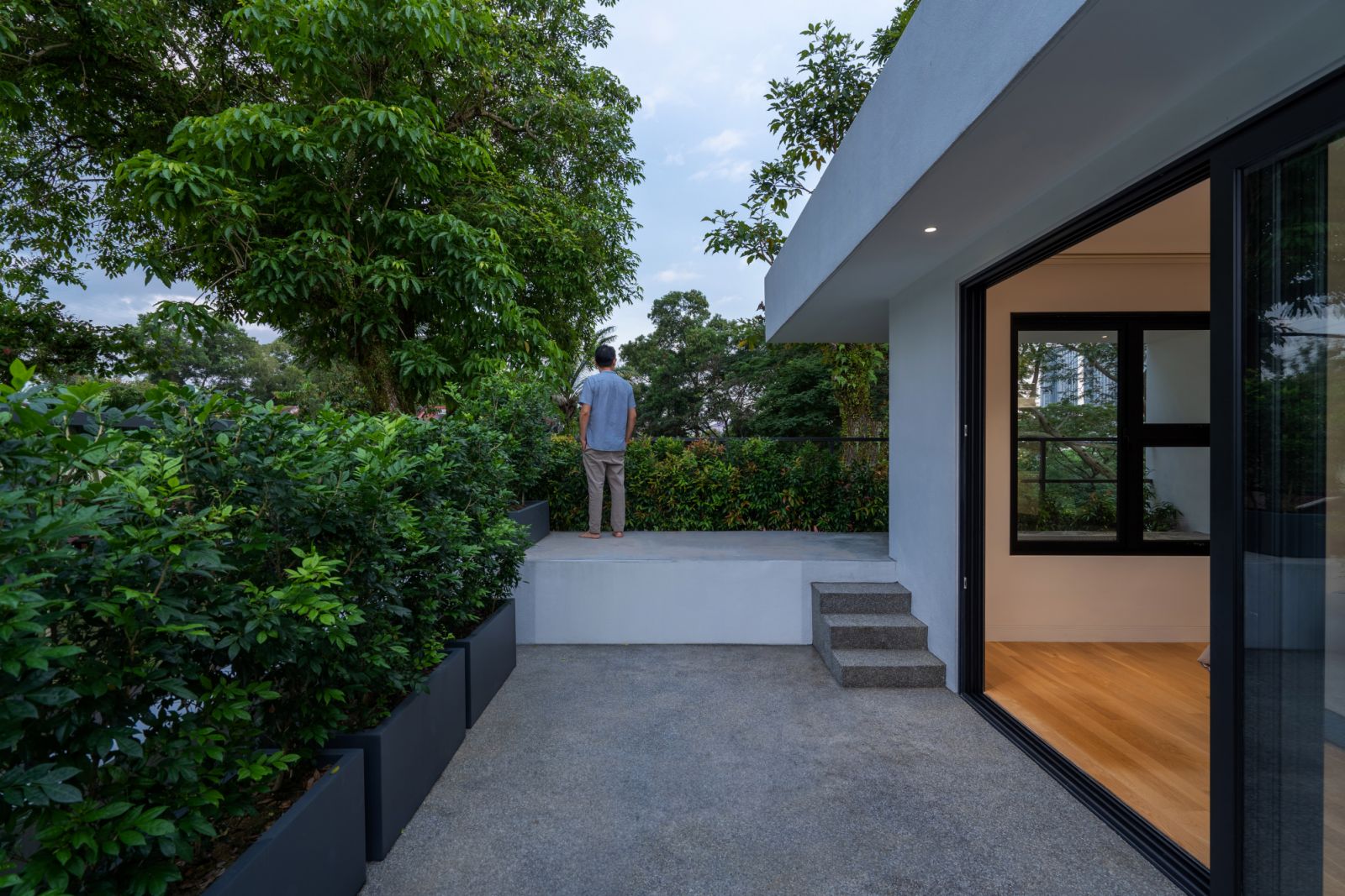 Embracing the surrounding greenery