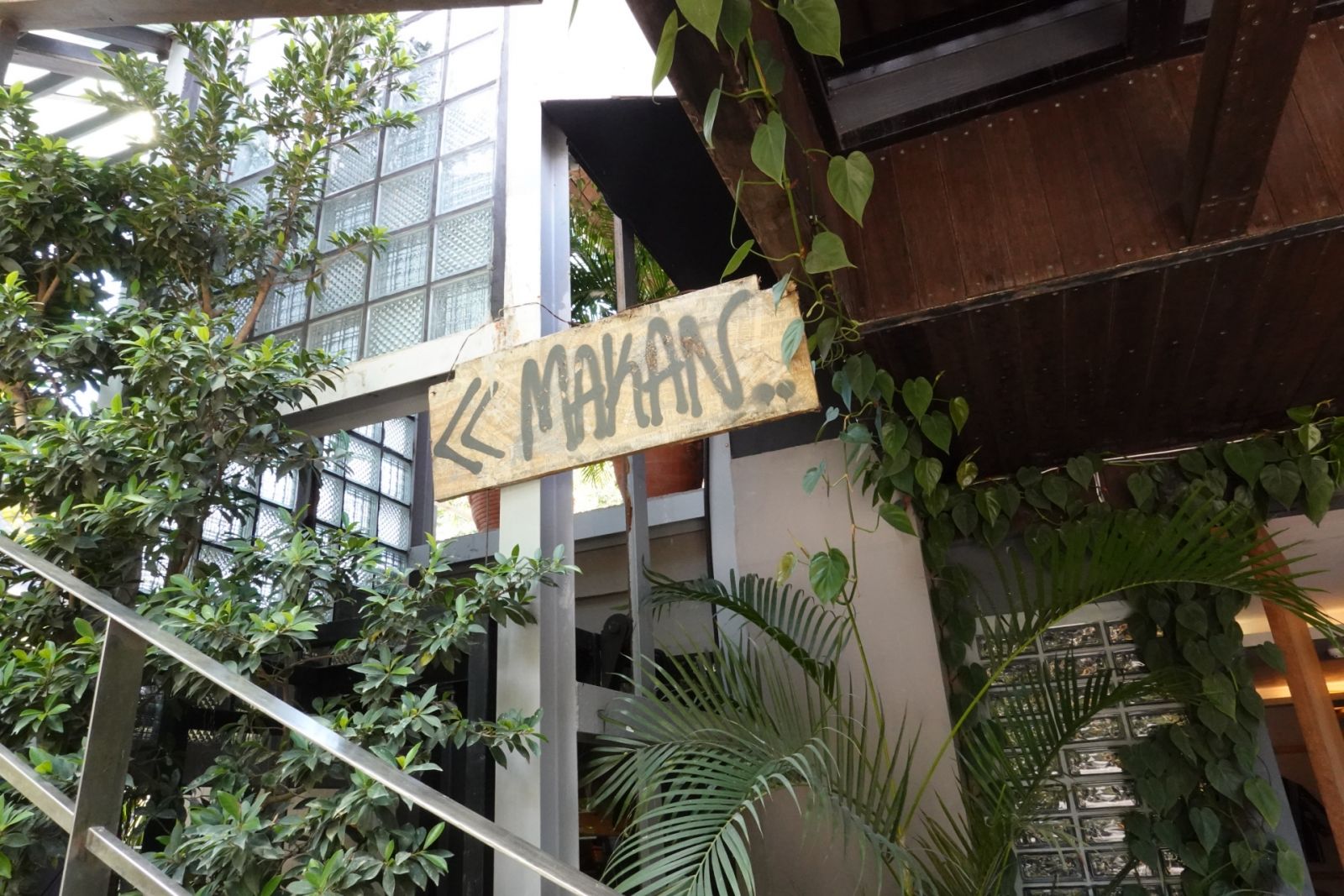 EJ Lagman Makan at Eliseos upstairs to Makan