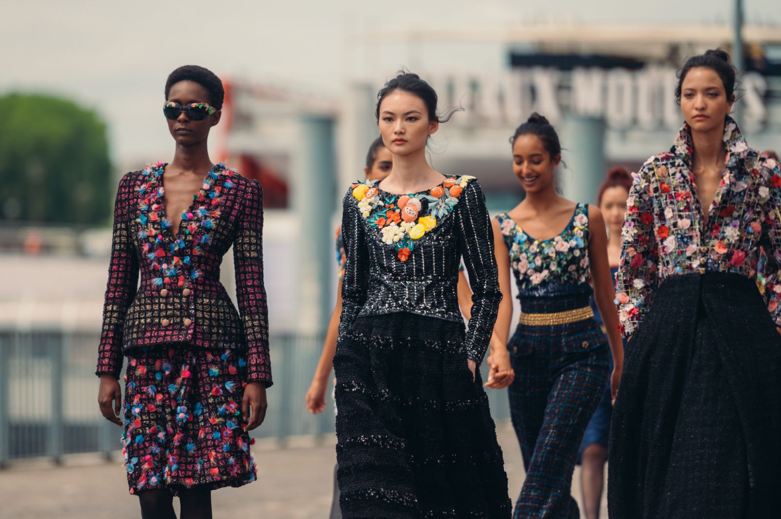 chanel haute couture 2023 fall winter fw23 paris fashion week collection runway photos