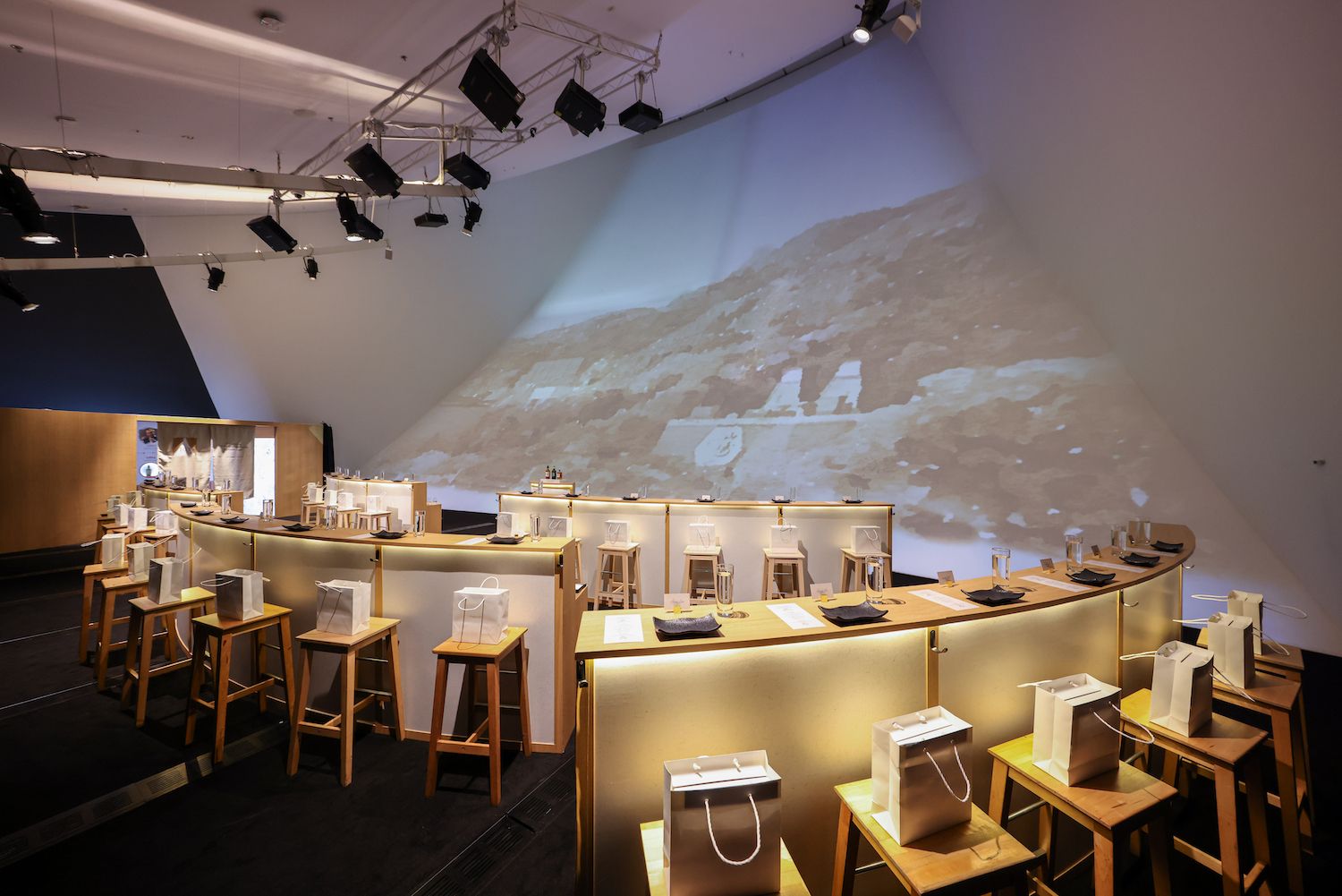 The House of Suntory whisky