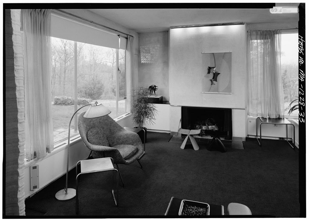 The Womb Chair in Gropius House (Photo: WikiCommons/HABS MA-1228)
