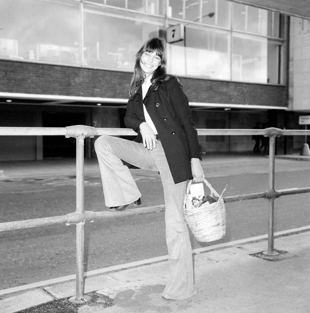 Jane Birkin & Serge Gainsbourg at Heathrow airport, January 1971. (Photo by Victor Crawshaw/Mirrorpix via Getty Images)