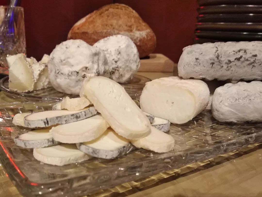 “Life is good, cheese makes it better.” (Photo: Instagram / @littlegoatfarmthailand)