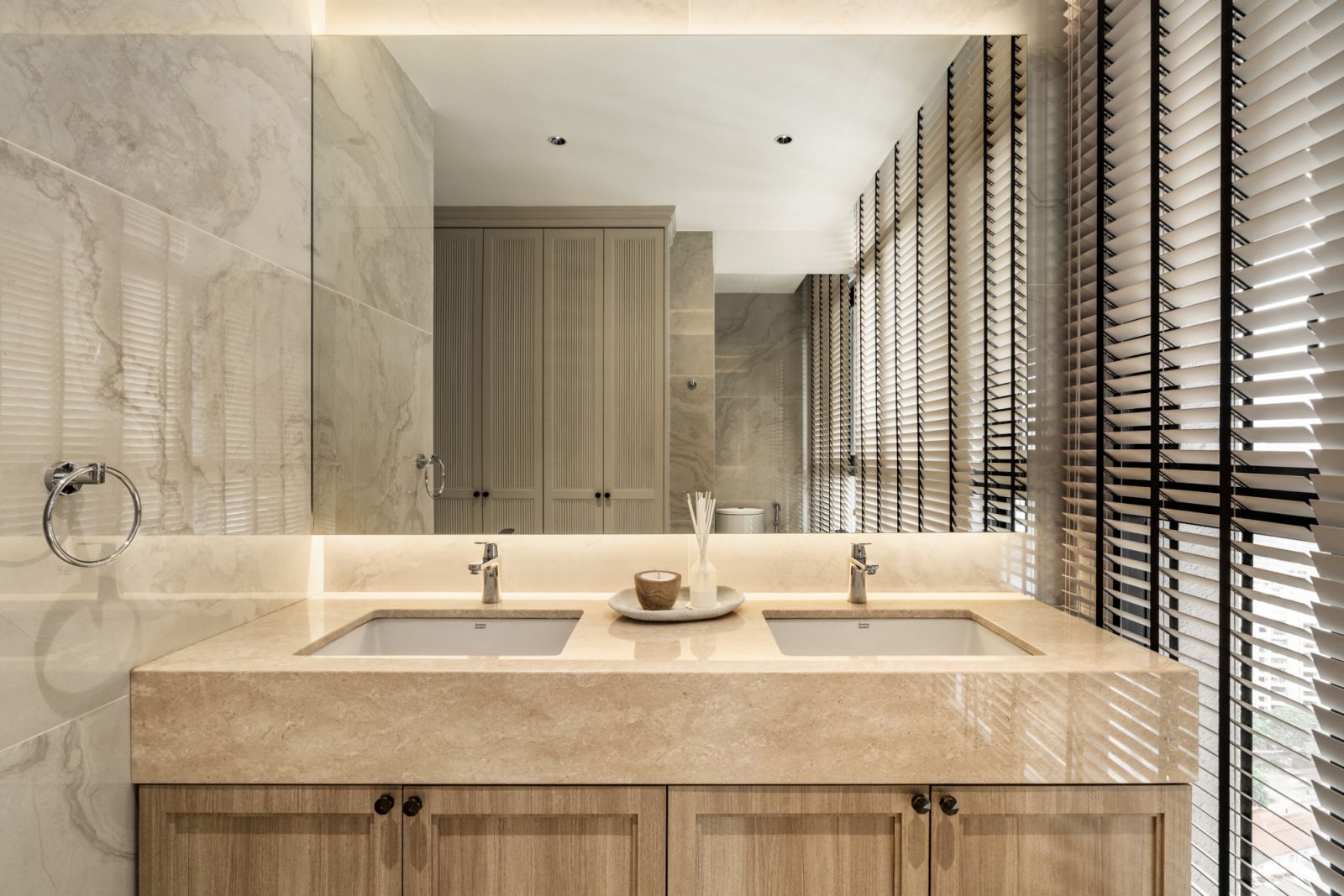 Timber detailing in the master bathroom