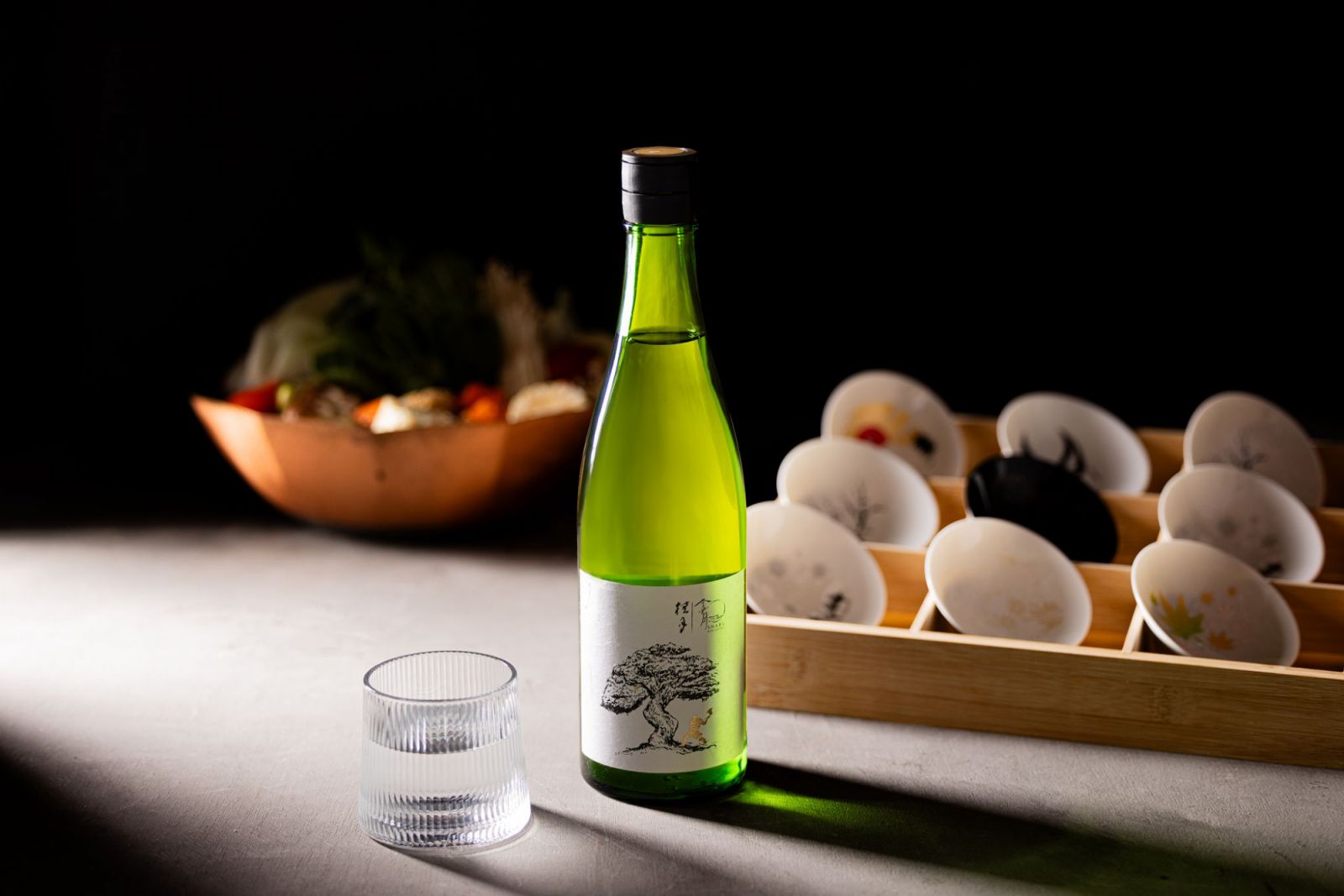 桂月酒造與金月獨家聯名款清酒，由日本四國百年「桂月酒造」獨家製作入鍋專用的聯名款清酒，以日本產酒米「秋津穗」與當地特有的優質軟水，採傳統山廢釀製法長時間發酵釀成純米酒。