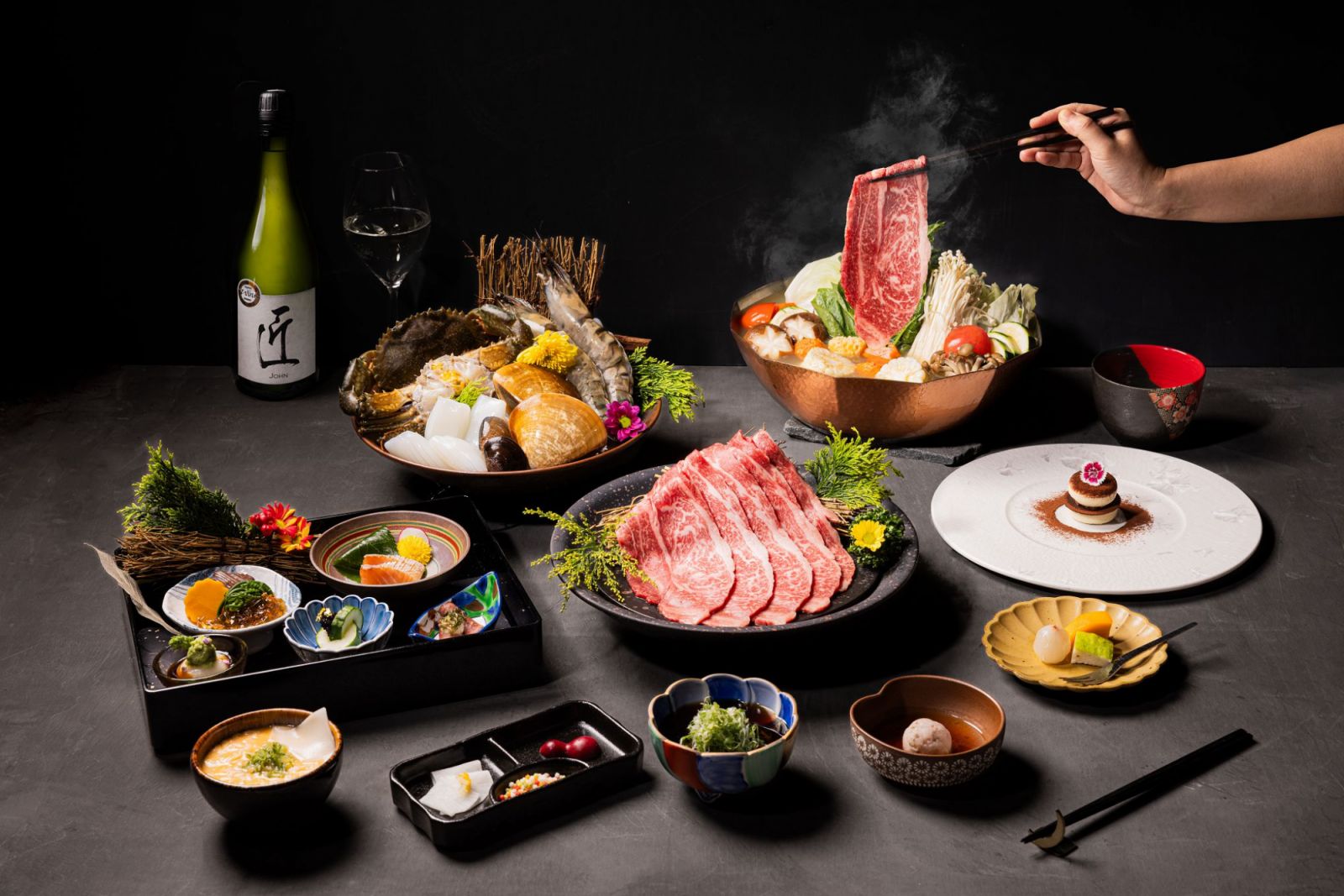 金月招牌主打雙人頂級海陸套餐。