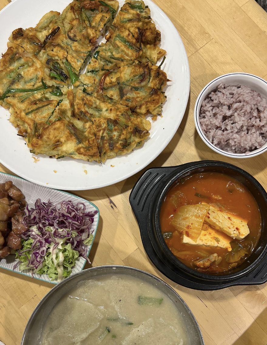 Pajeon, kimchi jjigae, and sujebi (Photo: Instagram / @eatwithjoy_alicelam)