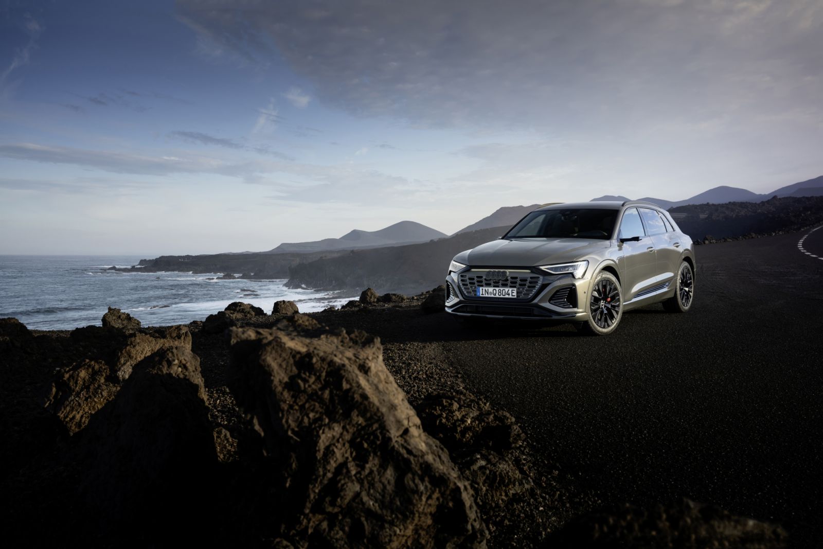 Static photo, Colour: Chronos Gray metallic.