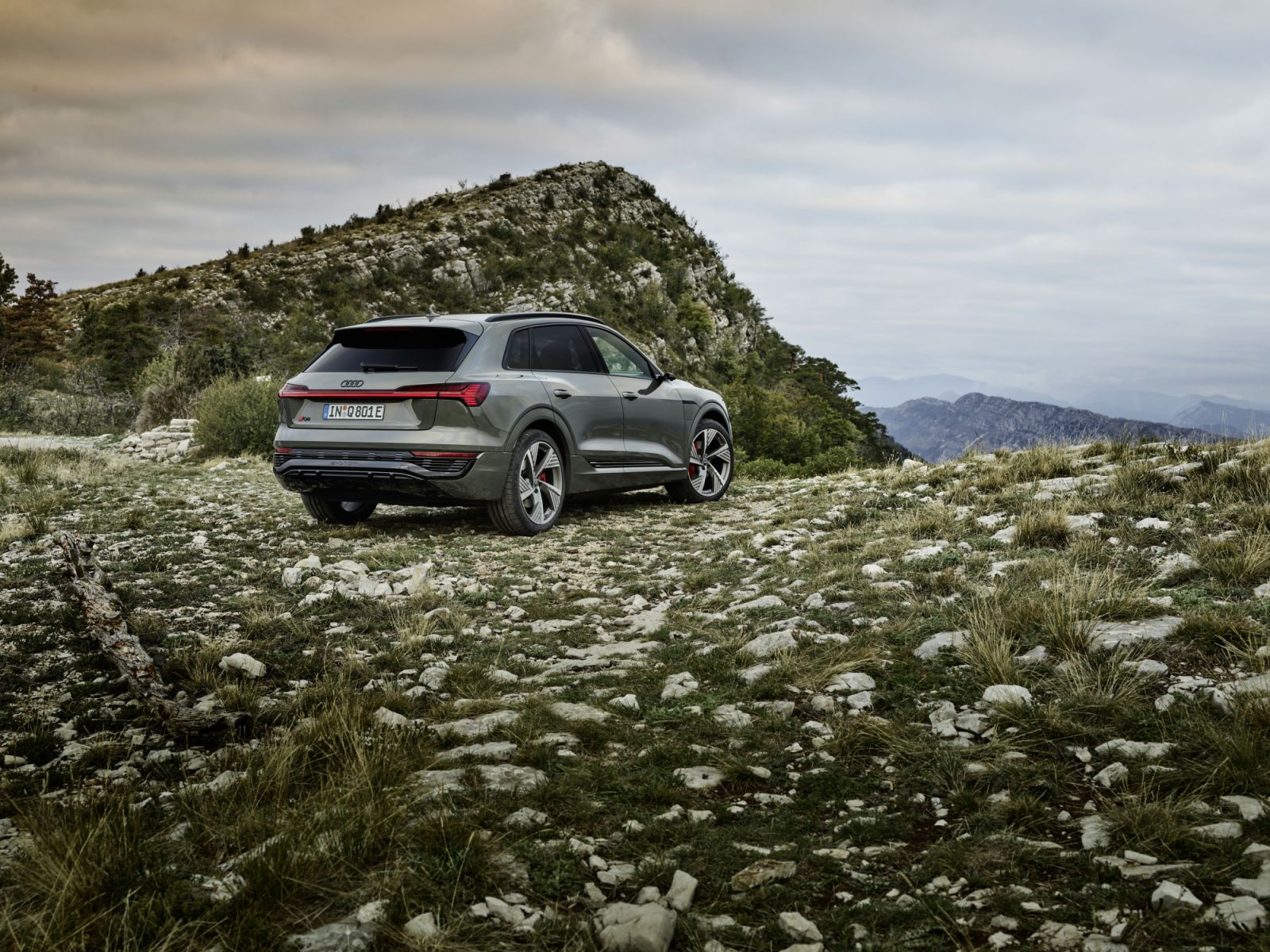 Audi Q8 e-tron 55 quattro, Static photo, Colour: Chronos Gray metallic.