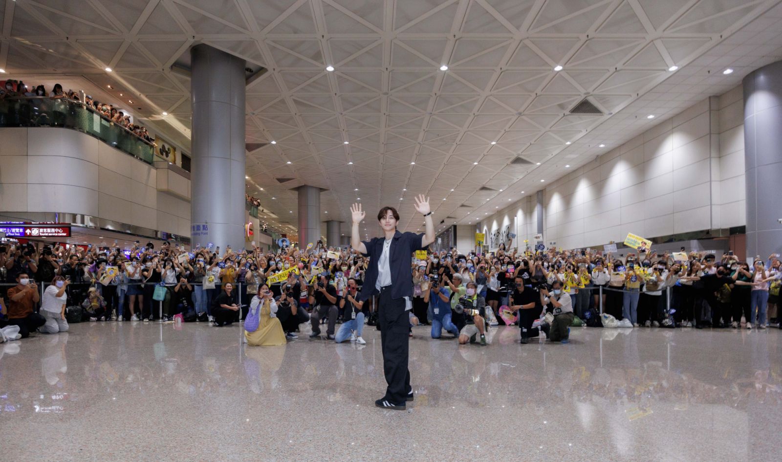 李俊昊抵達桃園國際機場，接機大廳近700名粉絲熱烈歡迎。（Photo: adidas Originals）