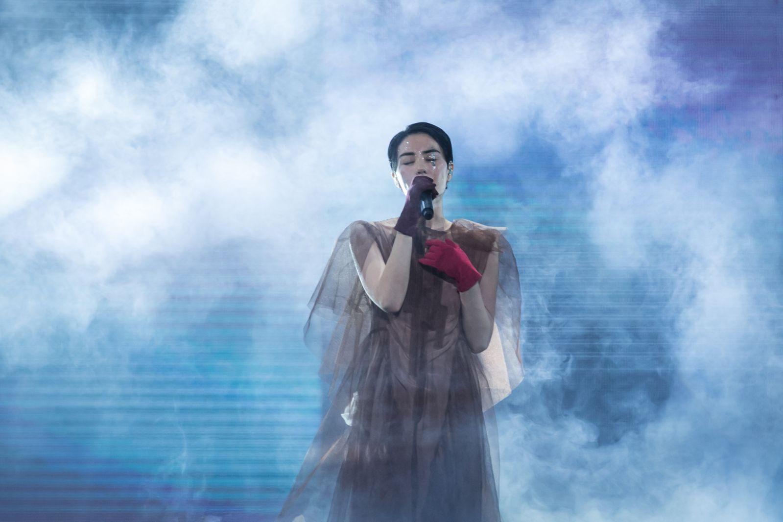 SHANGHAI, CHINA - DECEMBER 30: Singer Faye Wong performs onstage during her concert "Faye's Moments Live 2016" at Shanghai Mercedes-Benz Arena in December 30, 2016 in Shanghai, China. (Photo by Visual China Group via Getty Images/Visual China Group via Getty Images)
