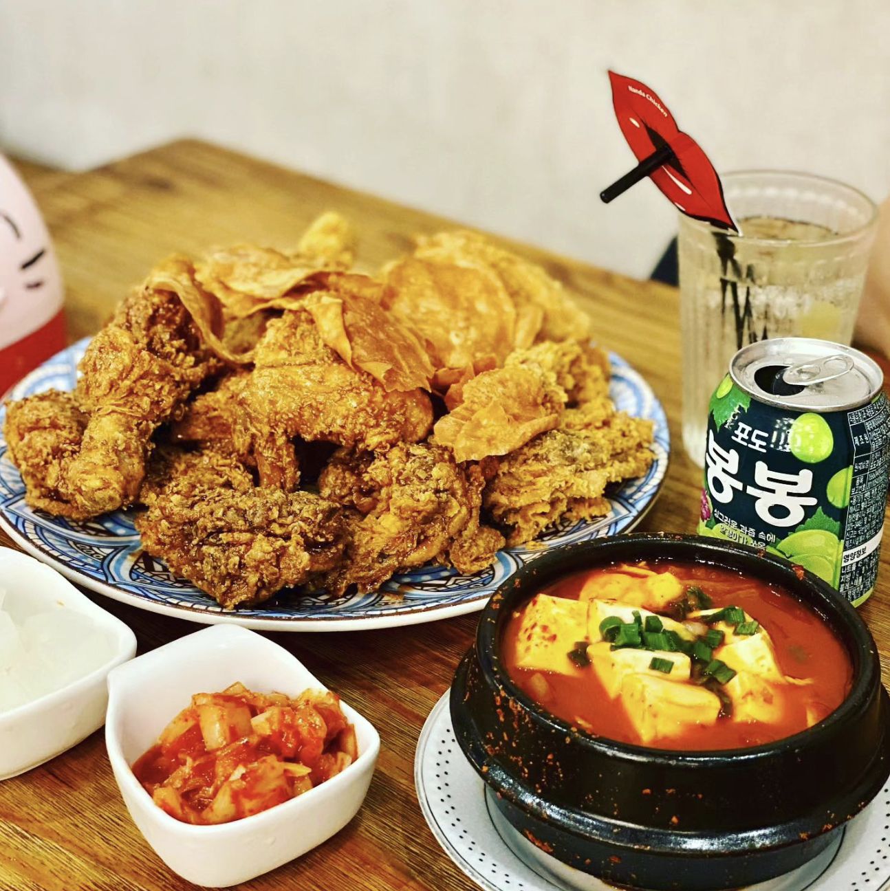 Original fried chicken and soft tofu stew (Photo: Instagram/@nanda_chicken_kl)