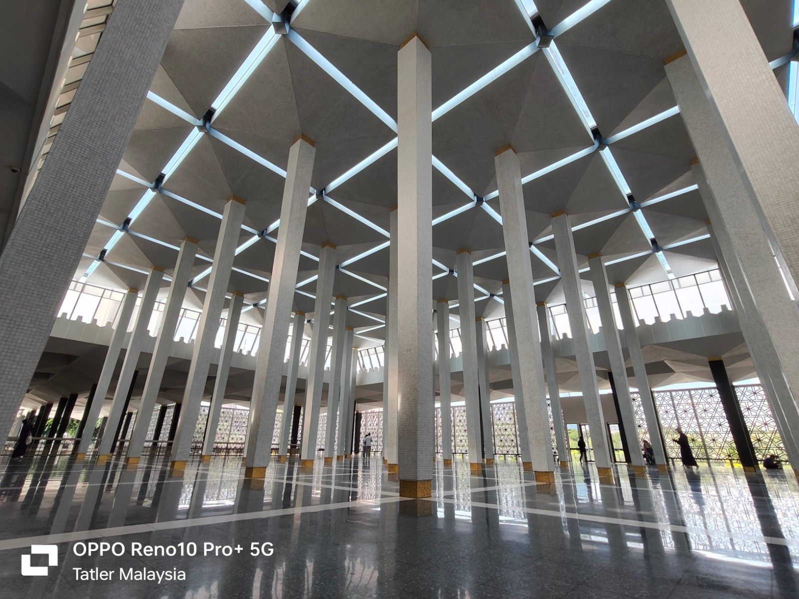 The magnificent architecture of the National Mosque was captured thanks to the Oppo Reno10 Pro+ 5G's wide-angle camera (Photos: Chong Jinn Xiung)