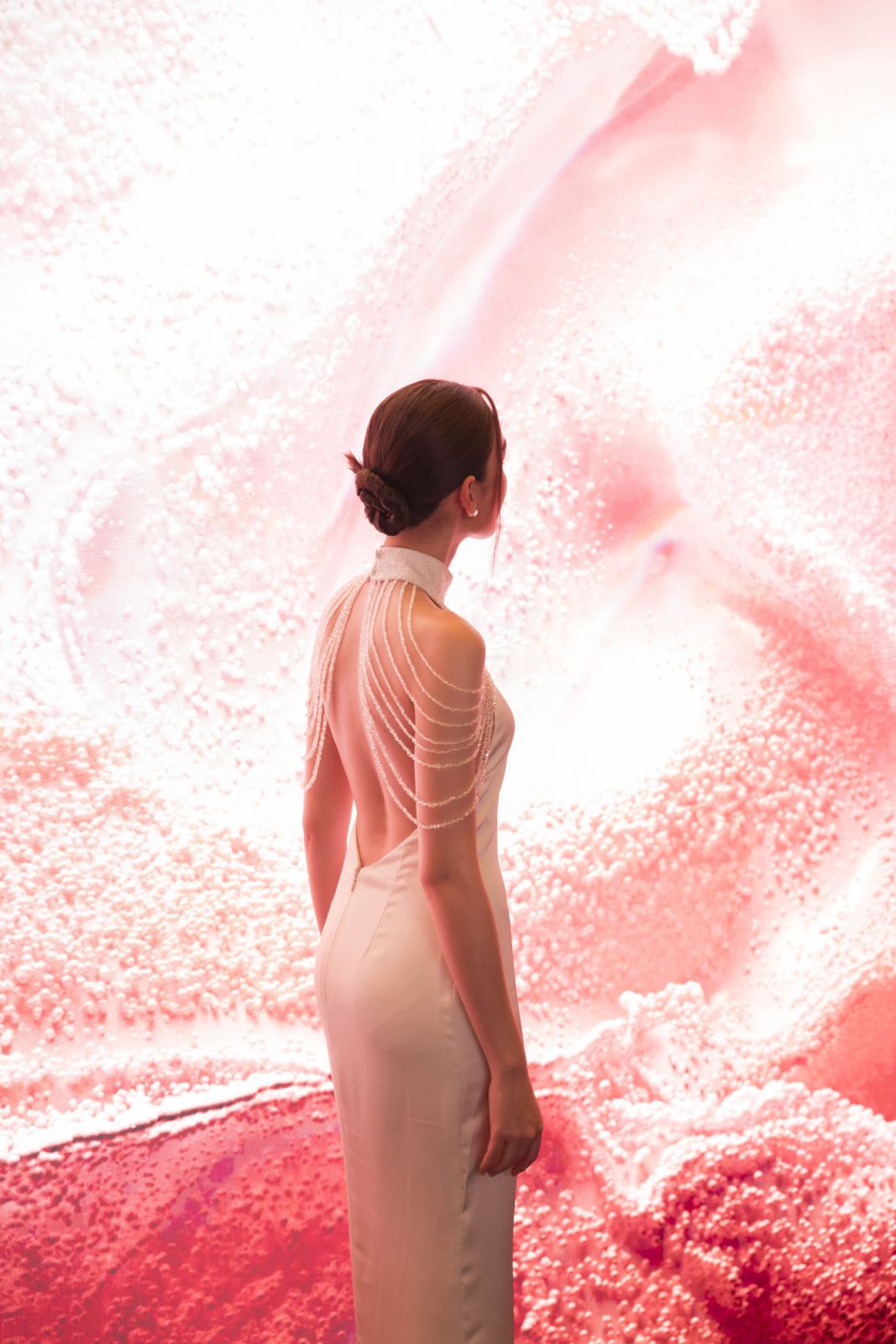 Thai actress Diana Flipo appreciating the digital painting by Refik Anadol in collaboration with CPB based on a unique analogy between skin intelligence and artificial intelligence