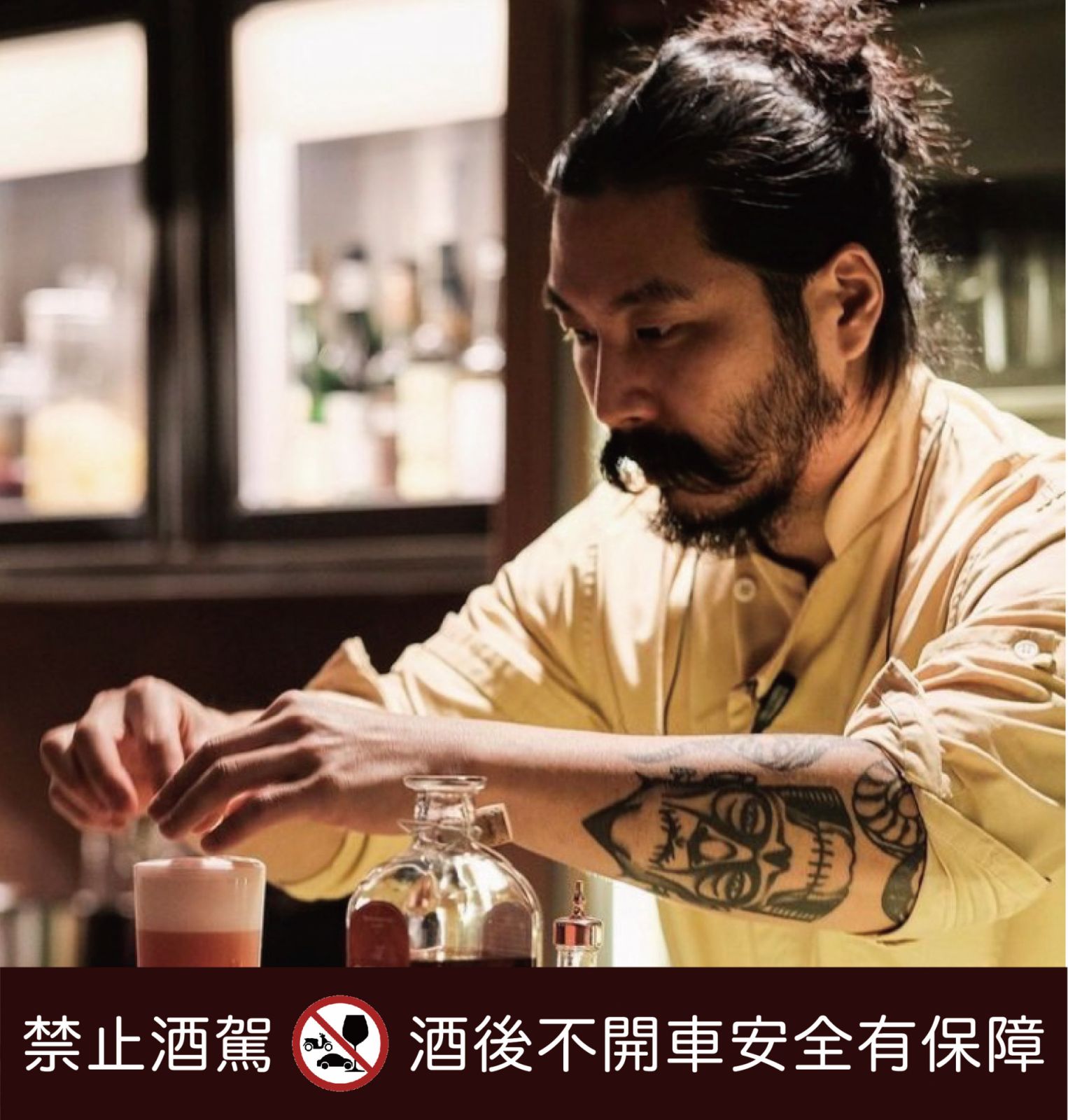 Jeffrey 李彥儒,因小時候學過書法,喜歡水墨也喜歡張大千,從種種畫作中取得靈感,其中花是他特別喜愛的元素,經常使用花釀來做調酒。(Photo:Tatler Dining)