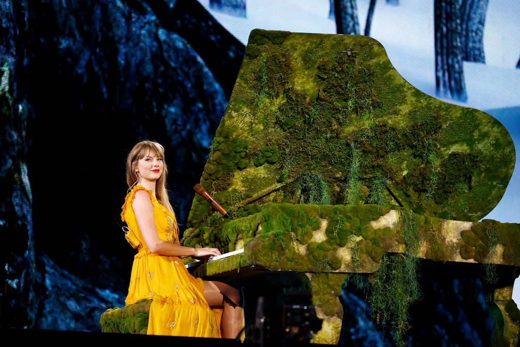 INGLEWOOD, CALIFORNIA - AUGUST 03: EDITORIAL USE ONLY. Taylor Swift performs onstage during "Taylor Swift | The Eras Tour" at SoFi Stadium on August 03, 2023 in Inglewood, California. (Photo by Emma McIntyre/TAS23/Getty Images for TAS Rights Management)