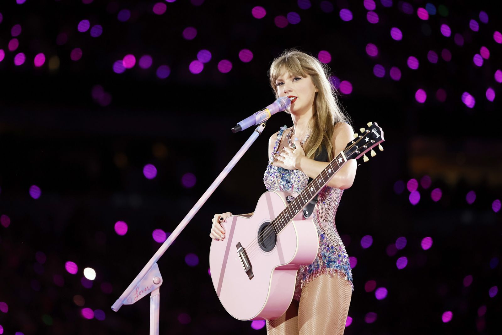 INGLEWOOD, CALIFORNIA - AUGUST 03: EDITORIAL USE ONLY. Taylor Swift performs onstage during "Taylor Swift | The Eras Tour" at SoFi Stadium on August 03, 2023 in Inglewood, California. (Photo by Emma McIntyre/TAS23/Getty Images for TAS Rights Management)