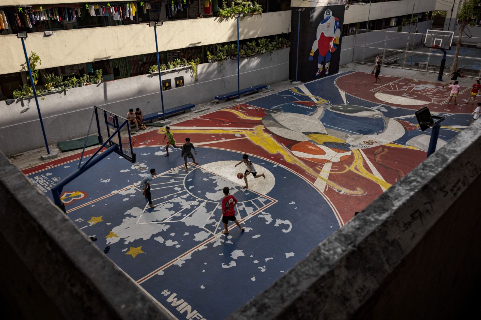 MANILA, PHILIPPINES - AUGUST 22: Children play at a FIBA World Cup themed basketball court at a tenement building ahead of the FIBA World Cup on August 22, 2023 in Taguig, Metro Manila, Philippines. The basketball world cup starts on August 25 in Philippines, Indonesia and Japan. (Photo by Ezra Acayan/Getty Images)