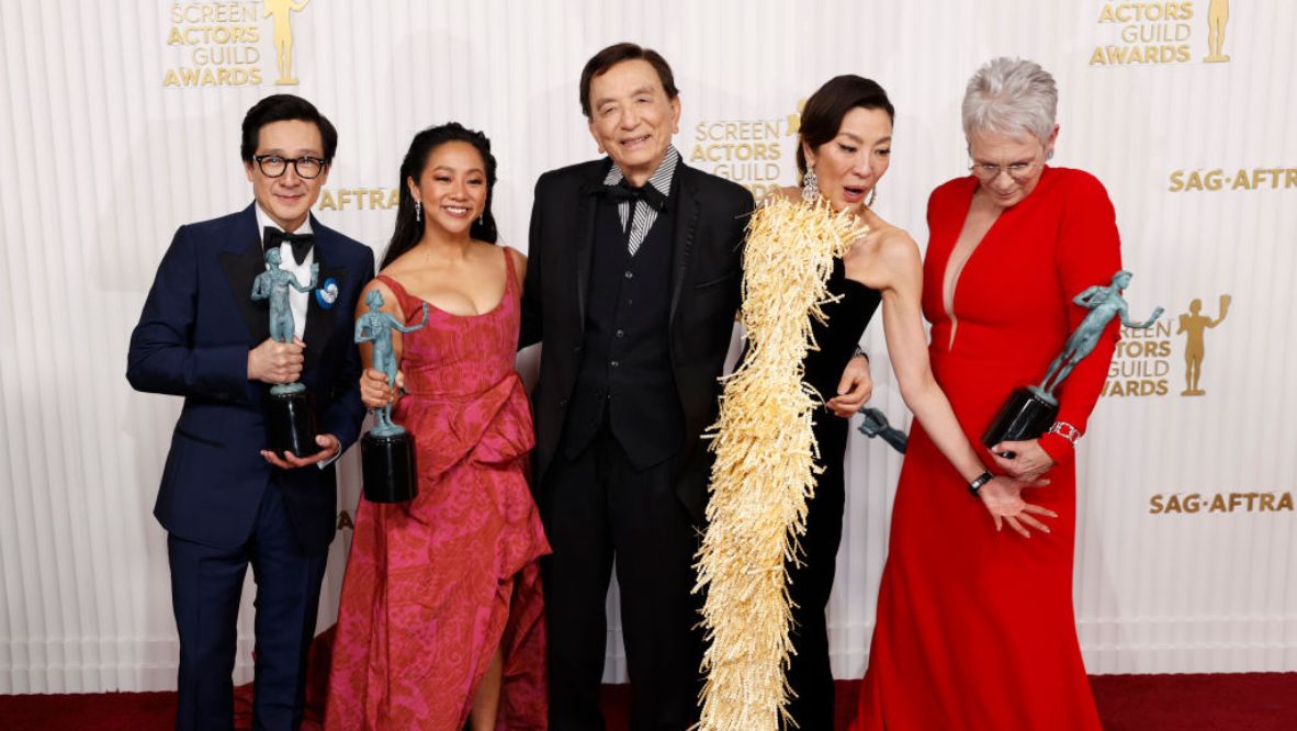 Ke Huy Quan, Stephanie Hsu, James Hong, Michelle Yeoh and Jamie Lee Curtis at the 29th Annual Screen Actors Guild Award (Photo: Getty Images)